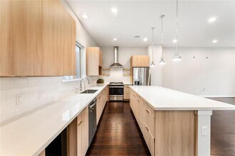 3110 Crawford St in Houston, TX - Building Photo - Building Photo