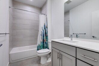 102 Tendick St in San Antonio, TX - Building Photo - Building Photo