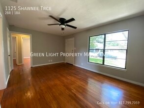 1125 Shawnee Trce in Grand Prairie, TX - Foto de edificio - Building Photo