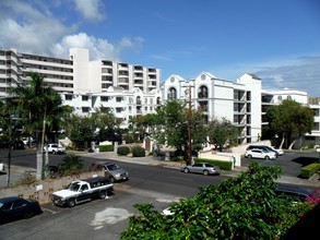 Fountains at Makiki in Honolulu, HI - Building Photo - Building Photo