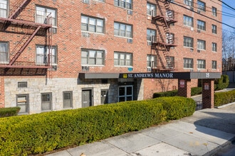 St. Andrews Manor in Yonkers, NY - Foto de edificio - Building Photo