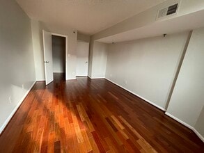 1024 N Utah St, Unit 518 in Arlington, VA - Building Photo - Building Photo