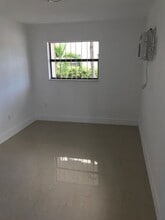 142 SW 18th Ave in Miami, FL - Foto de edificio - Building Photo