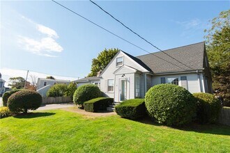 8 Fenner Ave in Newport, RI - Building Photo - Building Photo
