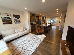 540 NE Daisy Walk in Issaquah, WA - Building Photo - Building Photo