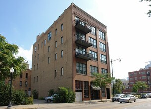 McGuire Condominiums in Chicago, IL - Building Photo - Building Photo