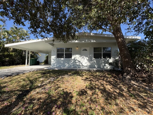 1093 Hollygate Ln in Naples, FL - Building Photo - Building Photo