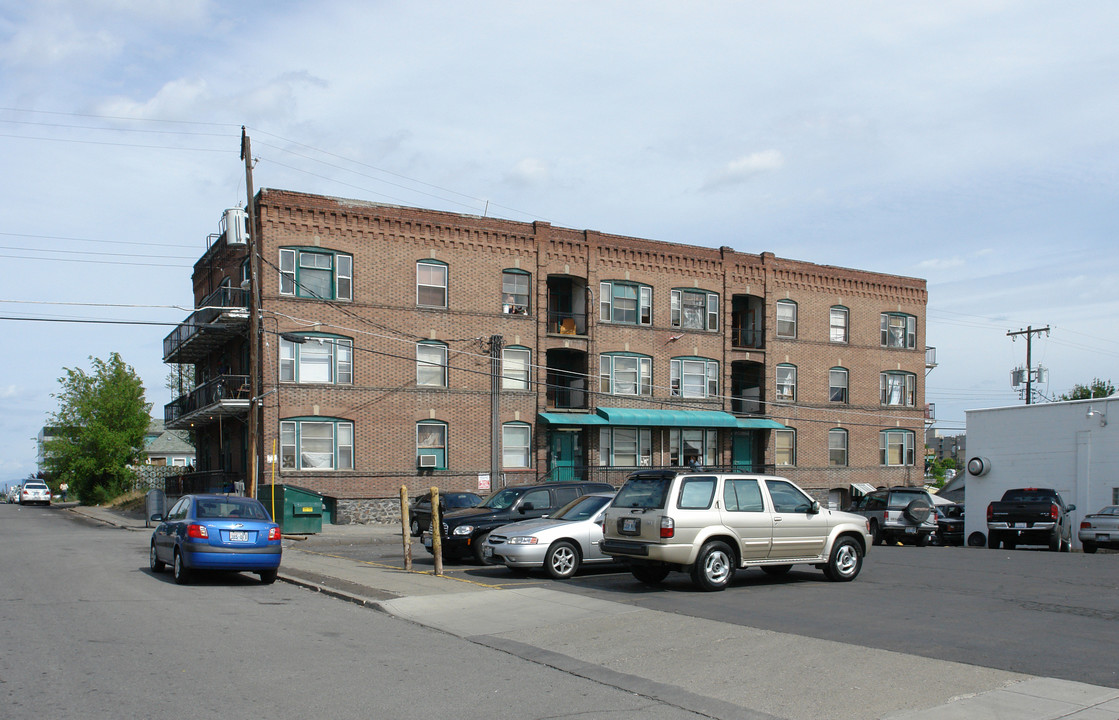 Daniels Apartments in Spokane, WA - Building Photo