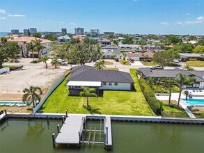 3913 Fontainebleau Dr in Tampa, FL - Building Photo - Building Photo