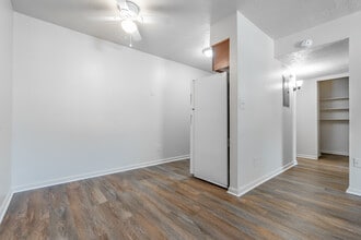 Parkridge Pointe in Louisville, KY - Foto de edificio - Interior Photo