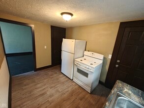 202 E Taylor St in Shelbyville, IN - Building Photo - Building Photo