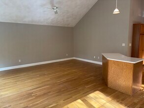 13 Meadowbrook Rd in Bedford, MA - Building Photo - Building Photo