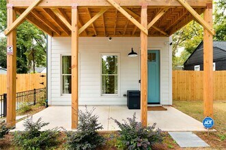 1052 Camilla St SW in Atlanta, GA - Building Photo - Building Photo