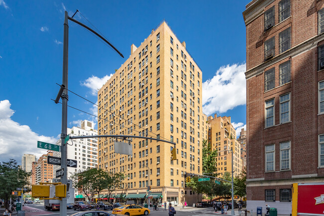 1296-1304 Second Ave in New York, NY - Foto de edificio - Building Photo