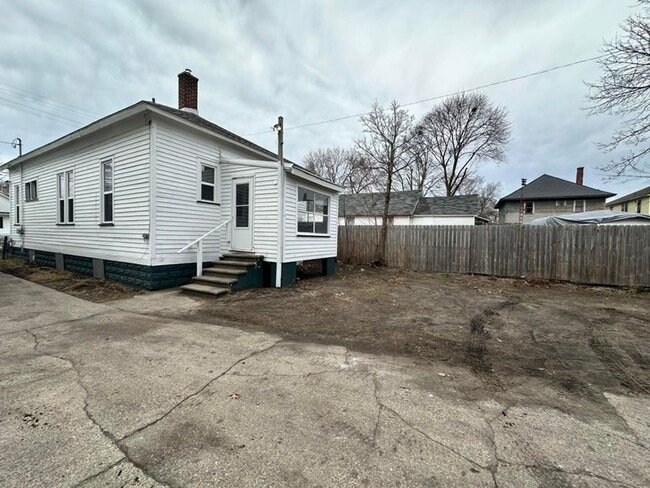 1226 Sanford St in Muskegon, MI - Building Photo - Building Photo