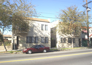 1220 N Beachwood Dr in Los Angeles, CA - Building Photo - Building Photo