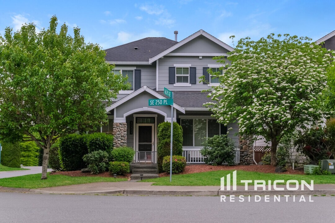 16311 SE 250th Pl in Covington, WA - Building Photo