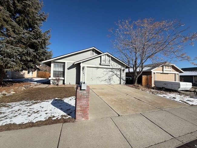6381 Enchanted Valley Dr in Reno, NV - Building Photo - Building Photo