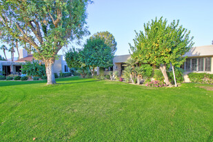 913 Inverness Dr in Rancho Mirage, CA - Foto de edificio - Building Photo