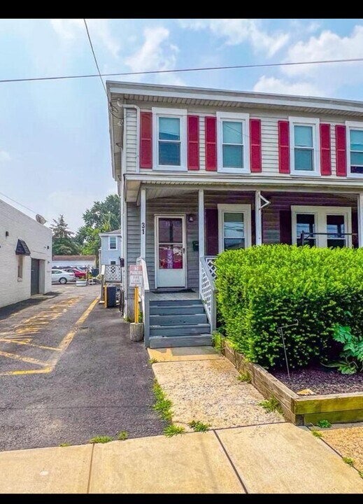 29 W Lincoln Hwy in Penndel, PA - Building Photo
