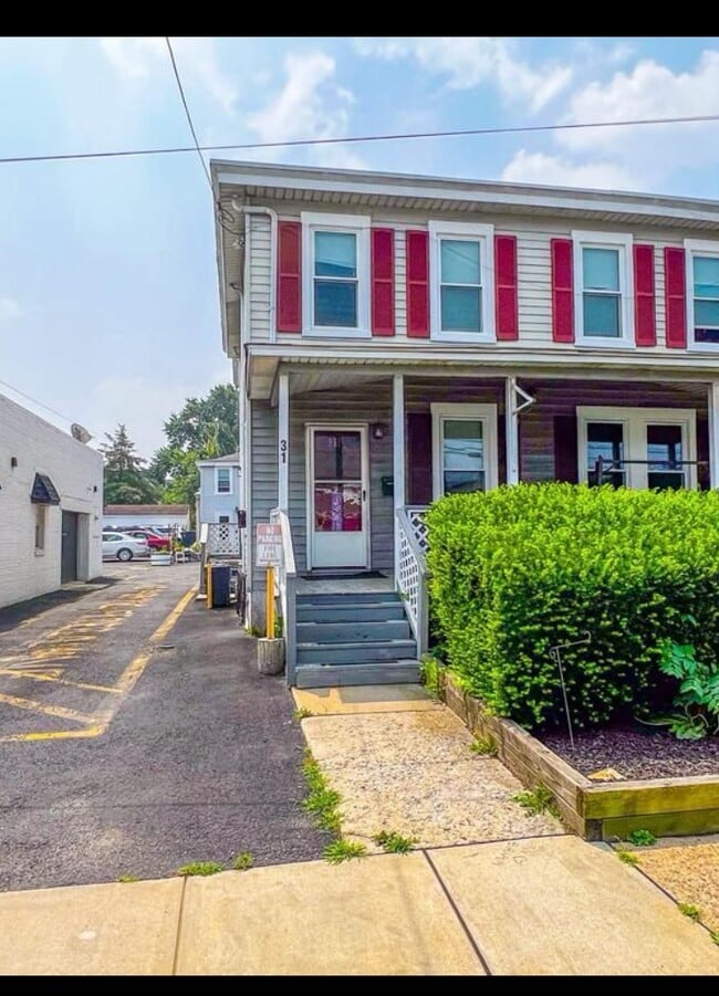 property at 29 W Lincoln Hwy