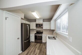 4749 Jamerson Forest Cir in Marietta, GA - Foto de edificio - Building Photo