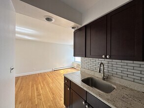 6830 N Sheridan Rd in Chicago, IL - Building Photo - Building Photo