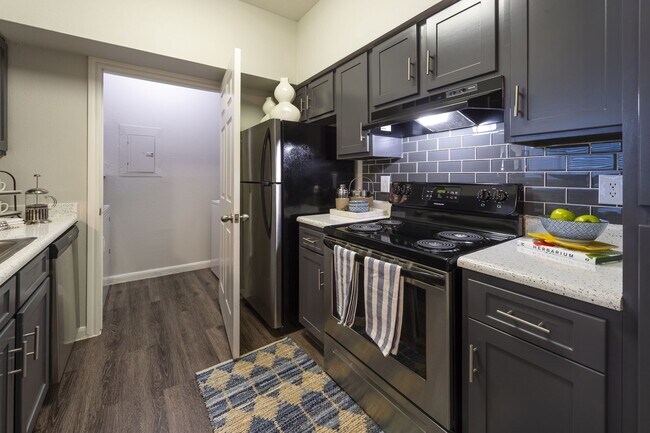 Breakers at Windmill Lakes in Houston, TX - Building Photo - Building Photo