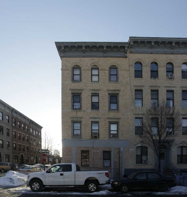 23 Clifford Pl in Brooklyn, NY - Foto de edificio - Building Photo