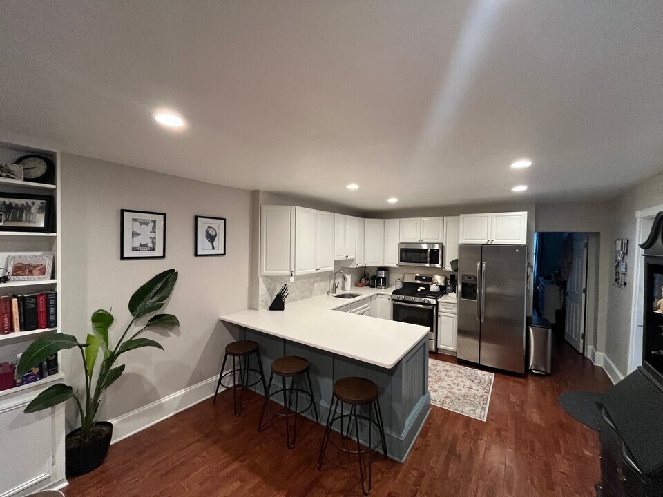 1702 W Girard Ave, Unit 1 in Philadelphia, PA - Building Photo