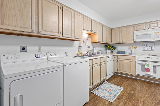Lakewood in Metairie, LA - Building Photo - Building Photo