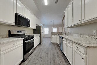 2200 Jefferson Crossing Dr in Conroe, TX - Building Photo - Building Photo