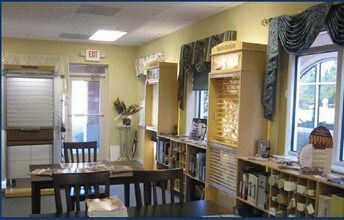 10 Johnston Way in Bluffton, SC - Building Photo - Building Photo