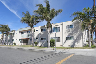 Cuesta Del Mar Apartments in Oxnard, CA - Building Photo - Building Photo