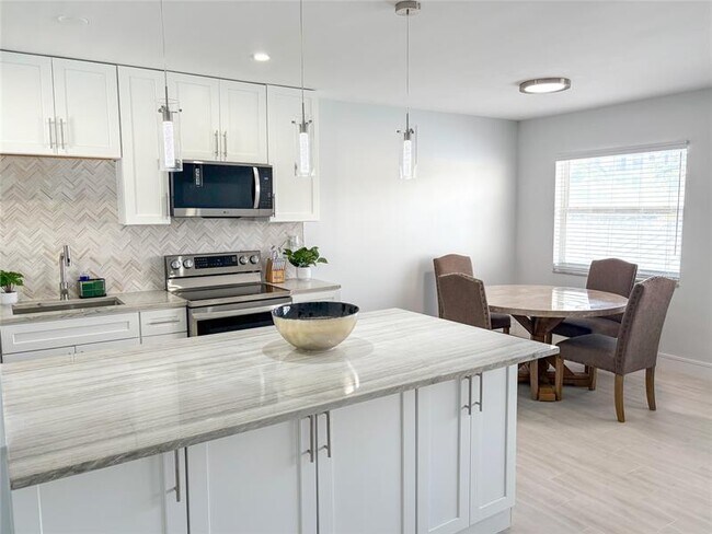 4541 N Ocean Dr in Lauderdale-by-the-Sea, FL - Building Photo - Building Photo