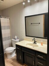 1371 W 18th Ave, Unit The Red Door in Oshkosh, WI - Building Photo - Building Photo