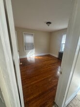 55 Bostwick Ave, Unit 2 in Jersey City, NJ - Foto de edificio - Building Photo