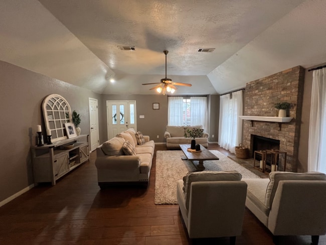 7925 Blue Bonnet St in Beaumont, TX - Building Photo - Building Photo