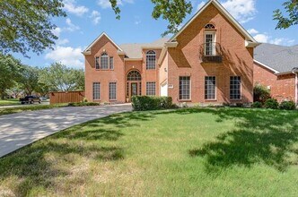 9201 Royal Burgess Dr in Rowlett, TX - Building Photo - Building Photo