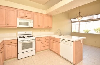 734 Lockwood Pl in Oceanside, CA - Building Photo - Building Photo