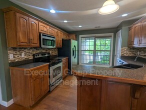 120 Victory Lake Dr in Vine Grove, KY - Building Photo - Building Photo
