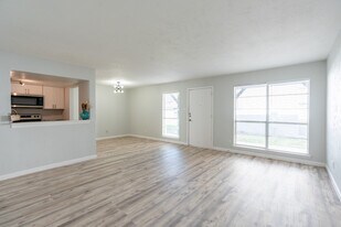 Sun Ridge Apartments in Fort Worth, TX - Building Photo