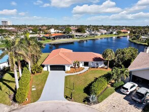 6920 Julie Ann Ct in Ft. Myers, FL - Foto de edificio - Building Photo