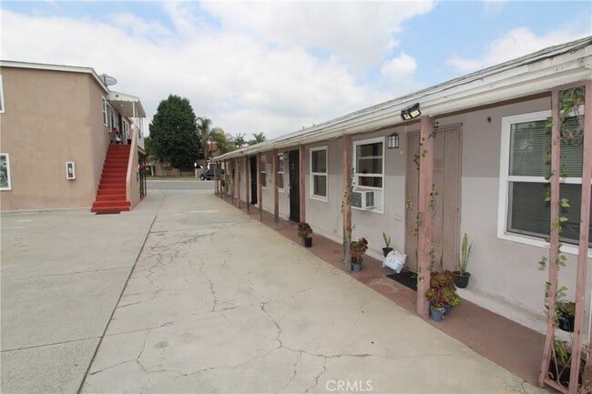 4986 Southern Ave, Unit E in South Gate, CA - Building Photo - Building Photo