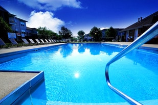 Brookridge Heights Apartments in Bloomington, IL - Building Photo