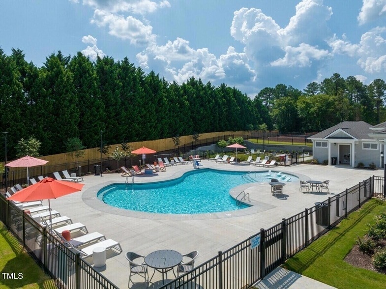 3520 Pinetree Grv Ln, Unit A1 in Raleigh, NC - Building Photo