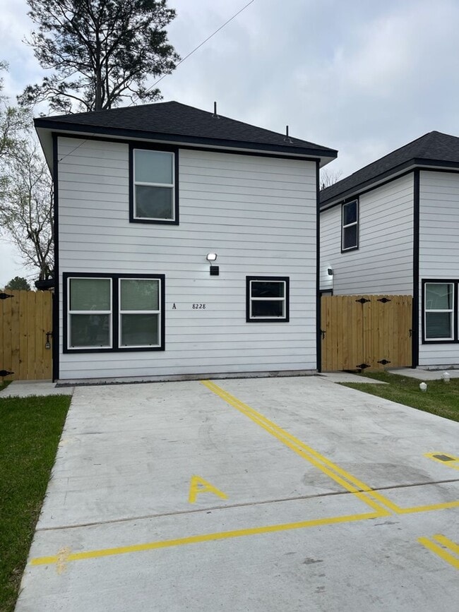 property at 6013 Wedgefield St