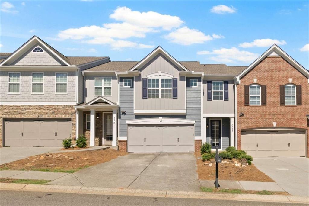 3323 Castleberry Village Cir in Cumming, GA - Building Photo
