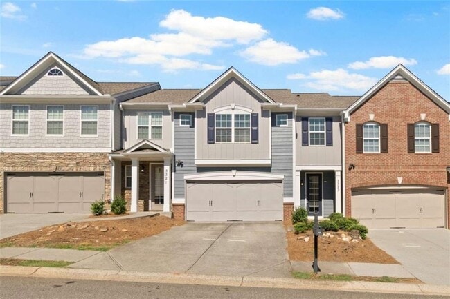 property at 3323 Castleberry Village Cir