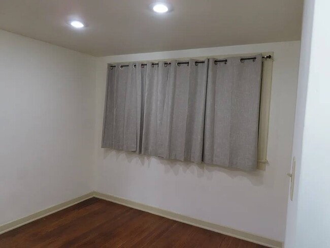 221 N Fern Ave in Ontario, CA - Building Photo - Building Photo